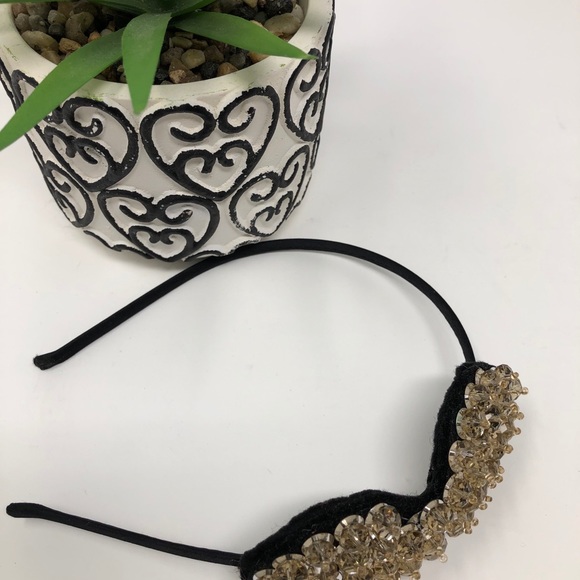 Fashion Accessory - Picture 3 of 4